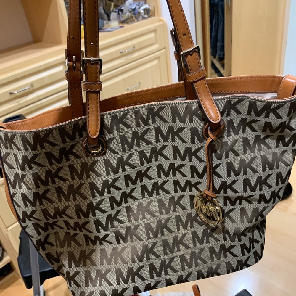 MK shoulder Bag